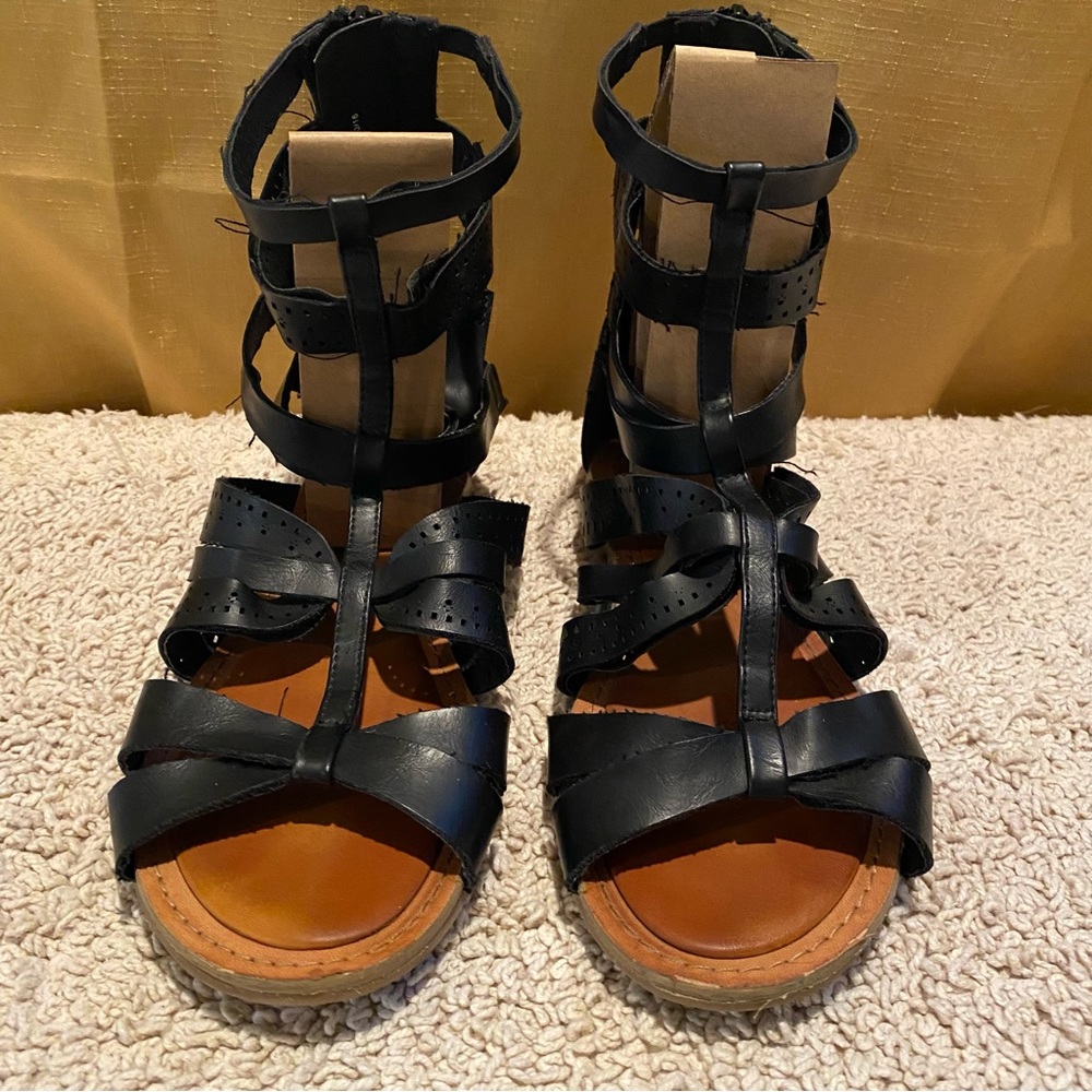 Stevies black gladiator sandals size 4